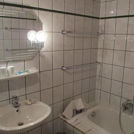 Haus 33 1 *